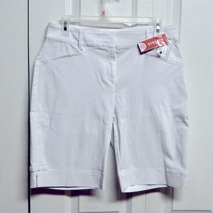 Coral Bay White 3 Pocket Mud Rise Stretch Bermuda Shorts Size 6 NWT